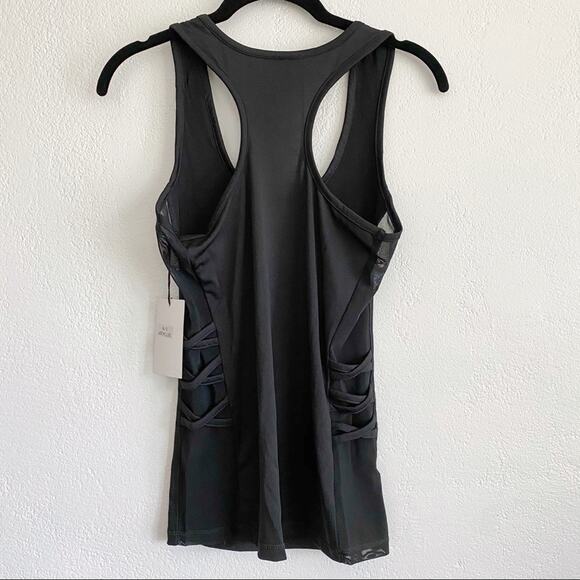 Fit In Black Mesh Strap Detail Active Tank Size Small / Medium - Picture 7 of 7